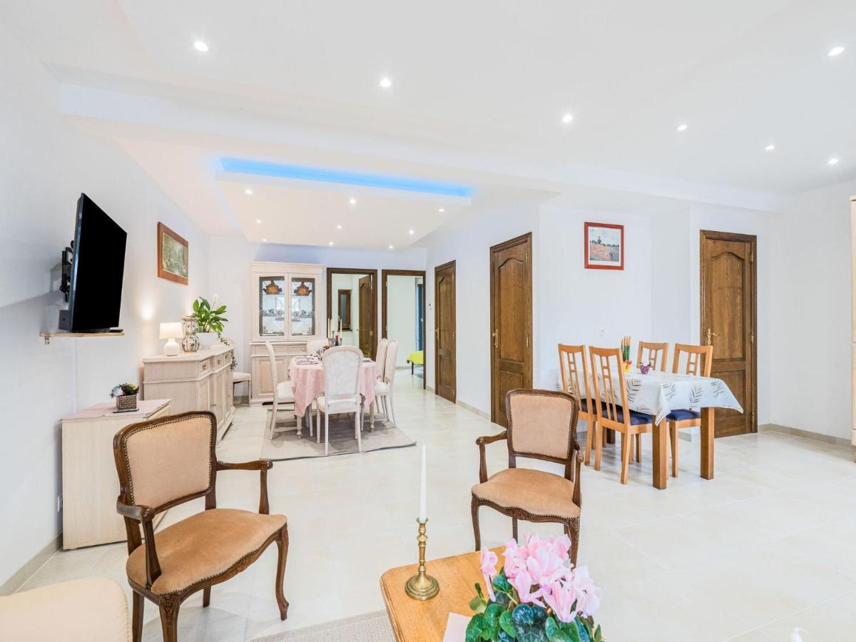 Charming Chalet In Beauraing With Fenced Garden מראה חיצוני תמונה