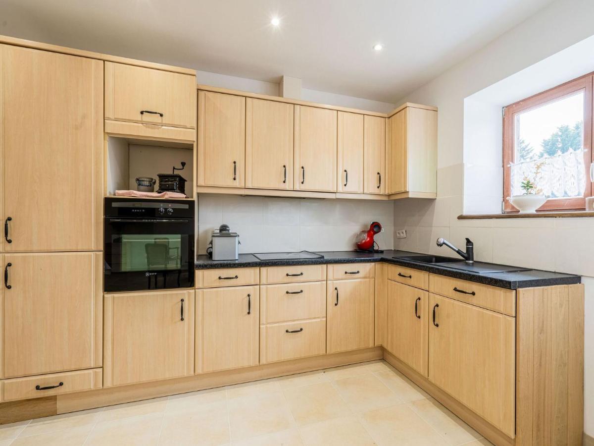 Charming Chalet In Beauraing With Fenced Garden מראה חיצוני תמונה