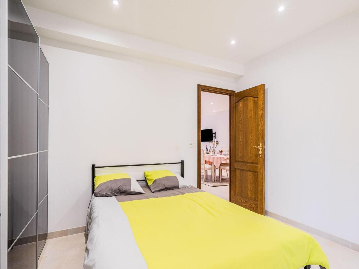 Charming Chalet In Beauraing With Fenced Garden מראה חיצוני תמונה