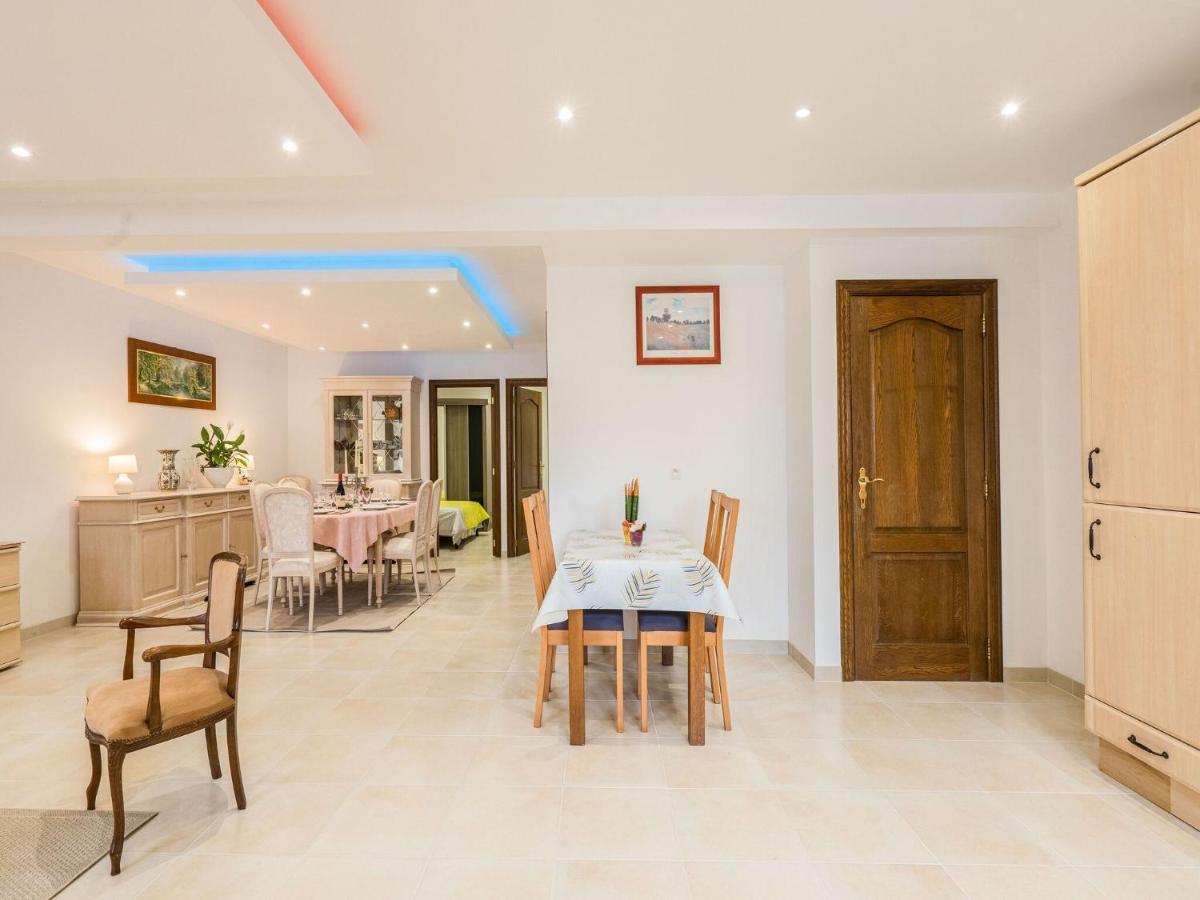 Charming Chalet In Beauraing With Fenced Garden מראה חיצוני תמונה