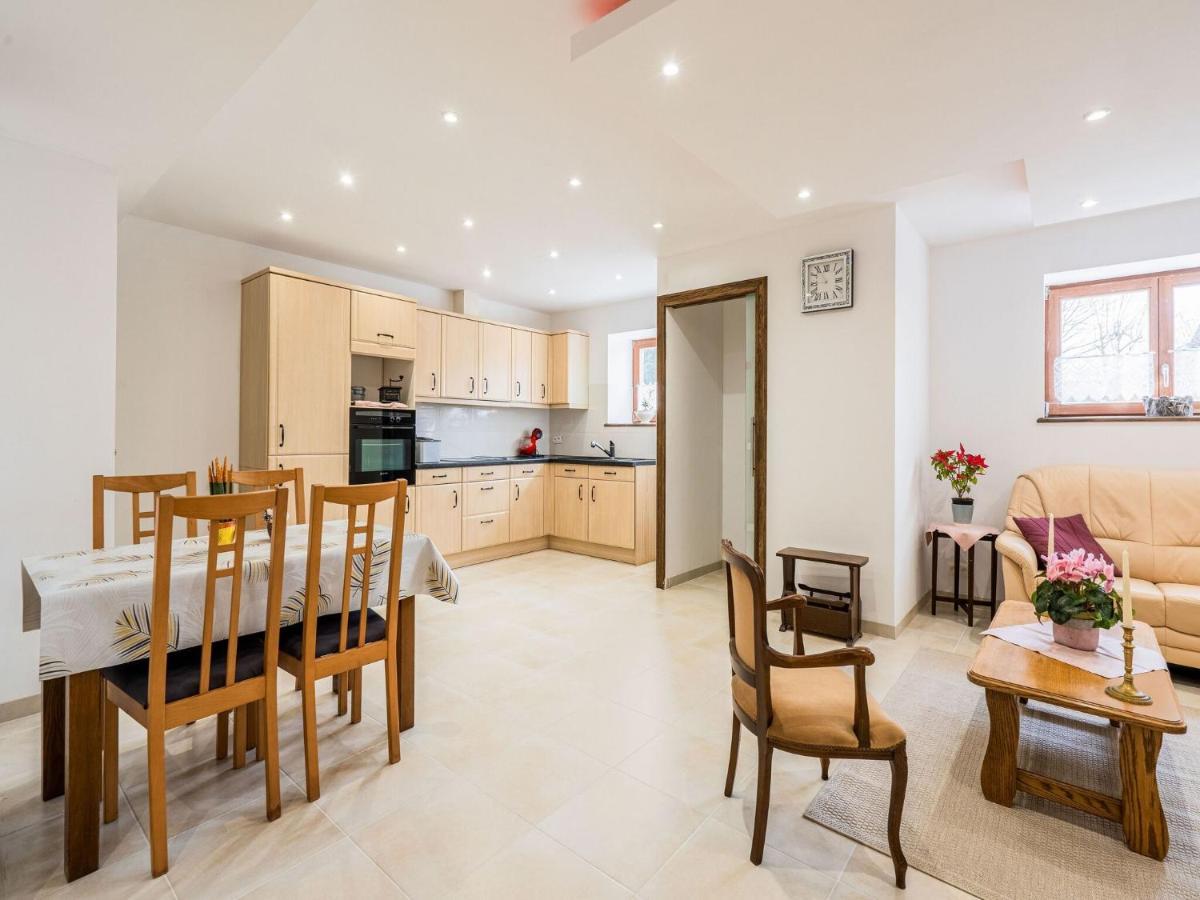 Charming Chalet In Beauraing With Fenced Garden מראה חיצוני תמונה
