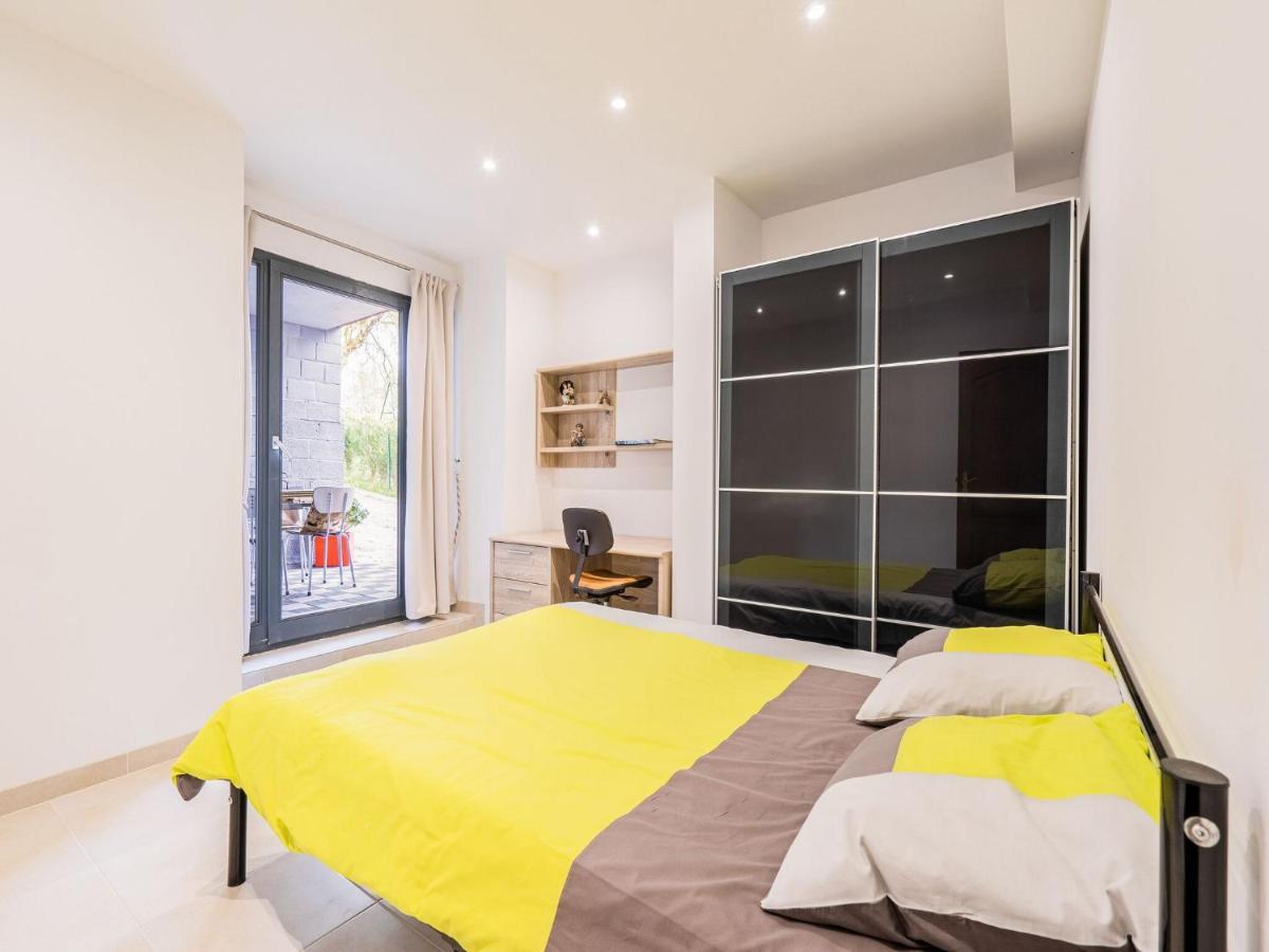 Charming Chalet In Beauraing With Fenced Garden מראה חיצוני תמונה